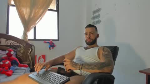 Snapshot of remy_sten chatting on December 2024 09:36:02 PM Rmy Steen online show from December 2024 09:36:02 PM