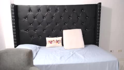 Snapshot of renata_salinas_1 chatting on October 2025 08:52:01 PM Renata Salinas online show from October 2025 08:52:01 PM