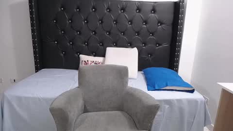 Renata Salinas online show from February 2026 09:42:01 PM