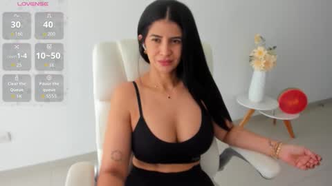 Snapshot of renata_t_ chatting on October 2025 01:23:01 PM RENATA online show from October 2025 01:23:01 PM