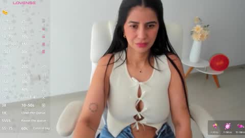 Snapshot of renata_t_ chatting on October 2025 04:58:01 PM RENATA online show from October 2025 04:58:01 PM