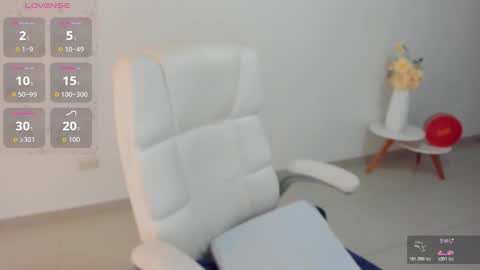 Snapshot of renata_t_ chatting on October 2025 10:56:02 AM RENATA online show from October 2025 10:56:02 AM