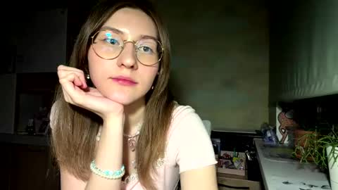 Mia online show from April 2026 06:21:01 PM