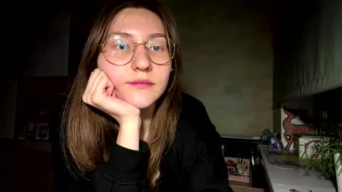 Mia online show from April 2026 05:37:01 PM