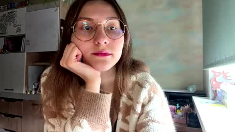 Mia online show from April 2026 12:10:02 PM