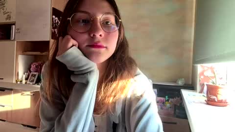 Mia online show from April 2026 02:32:01 PM