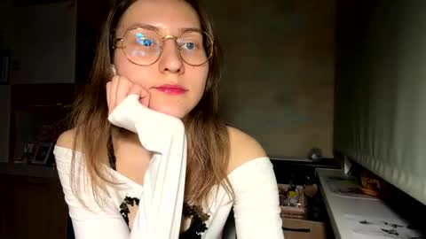 Mia online show from April 2026 08:57:02 PM