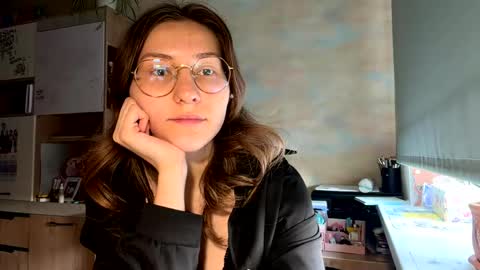 Mia online show from May 2026 03:07:02 PM