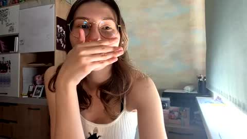 Mia online show from May 2026 11:18:01 AM