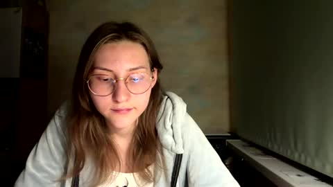 Mia online show from May 2026 05:32:01 PM