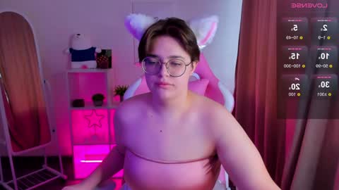Snapshot of renee_turner chatting on February 2025 08:18:02 AM renee_turner online show from February 2025 08:18:02 AM