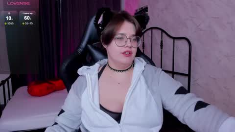 Snapshot of renee_turner chatting on March 2025 09:34:02 AM renee_turner online show from March 2025 09:34:02 AM