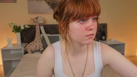 Snapshot of reneefoxy_ chatting on June 2026 01:28:02 AM reneefoxy_ online show from June 2026 01:28:02 AM