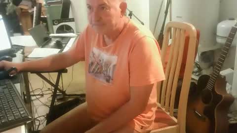 Snapshot of renefr chatting on October 2025 09:47:01 PM renefr online show from October 2025 09:47:01 PM