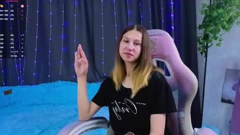 Snapshot of renettaschmeling chatting on July 2026 05:11:01 PM Christina online show from July 2026 05:11:01 PM