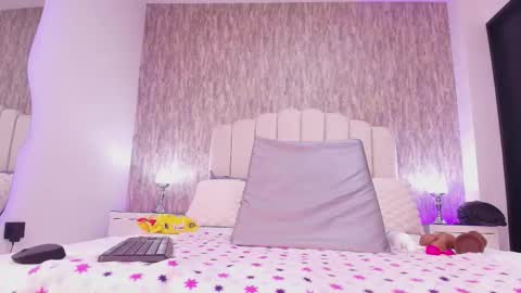 Snapshot of reven_lilith chatting on November 2025 03:06:02 AM REVEN online show from November 2025 03:06:02 AM