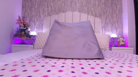 Snapshot of reven_lilith chatting on December 2025 03:33:02 AM REVEN online show from December 2025 03:33:02 AM