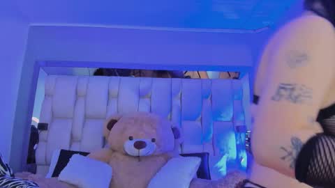 Snapshot of revenmiller_ chatting on March 2026 07:32:01 PM Reven online show from March 2026 07:32:01 PM