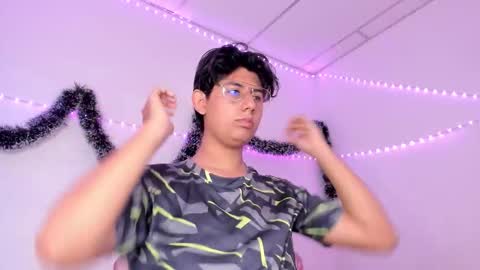 Snapshot of reylatino24 chatting on January 2026 08:32:01 PM reylatino24 online show from January 2026 08:32:01 PM