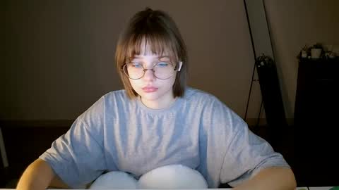 Luna online show from April 2026 06:21:01 PM