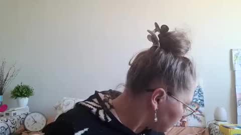 Anna - not anna - right Anna  online show from February 2026 01:34:01 PM