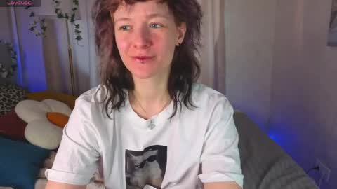 Snapshot of ricki_bloom chatting on May 2026 01:21:01 AM Ricki online show from May 2026 01:21:01 AM