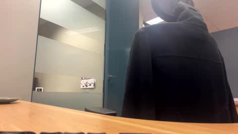 Ricoh7373 exhibitionist cum aussie thickcock online show from April 2026 11:54:02 AM