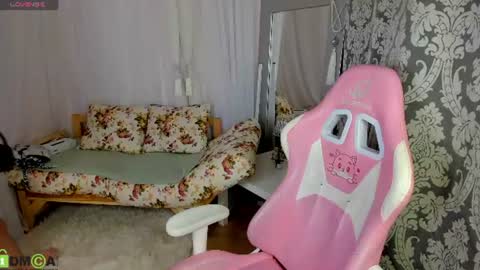 Snapshot of riddle_layla chatting on July 2026 09:15:01 AM Layla online show from July 2026 09:15:01 AM