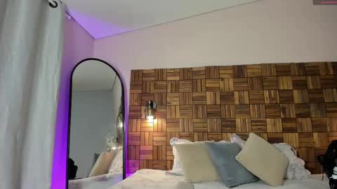 Snapshot of rihannadeep chatting on October 2025 10:02:01 AM Sara online show from October 2025 10:02:01 AM