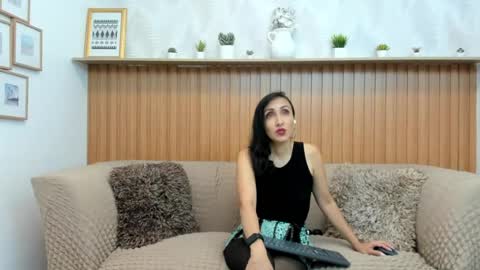 Oriana online show from June 2026 01:15:02 PM
