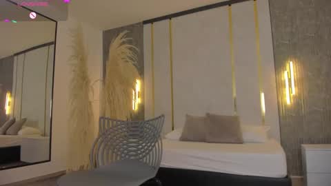 Riley Sierra online show from November 2025 01:01:02 PM