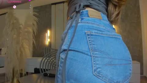 Riley Sierra online show from December 2025 12:35:02 PM