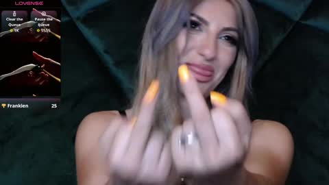 rileylannax online show from May 2026 06:33:01 AM