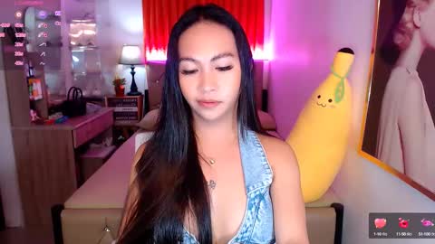 Snapshot of rileymillerx chatting on January 2025 05:51:01 PM Riley online show from January 2025 05:51:01 PM