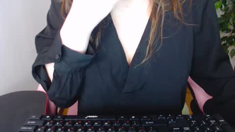 Snapshot of ripe_cherries chatting on September 2025 08:10:01 PM Ripe cherries online show from September 2025 08:10:01 PM