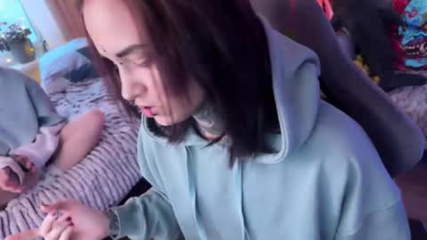   DianaBrite            fansl y online show from November 2025 01:24:03 PM