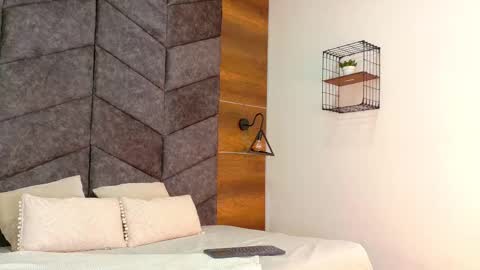 RIRI  online show from November 2025 08:55:01 PM