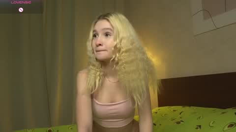 Snapshot of risingdawnn chatting on January 2025 11:24:01 PM Flora online show from January 2025 11:24:01 PM