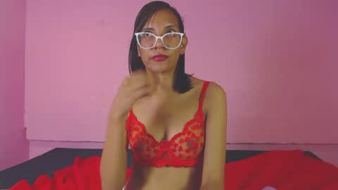 Snapshot of risy_rose chatting on February 2025 11:01:02 PM risy_rose online show from February 2025 11:01:02 PM