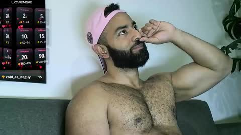 SebasRoa online show from October 2025 05:44:02 PM