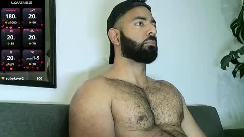 SebasRoa online show from October 2025 05:35:01 PM