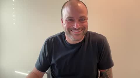 Snapshot of roadking1122 chatting on November 2025 08:42:01 PM roadking1122 online show from November 2025 08:42:01 PM