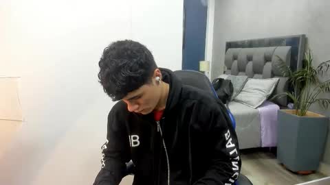 Roan Birkin online show from October 2025 07:24:02 PM