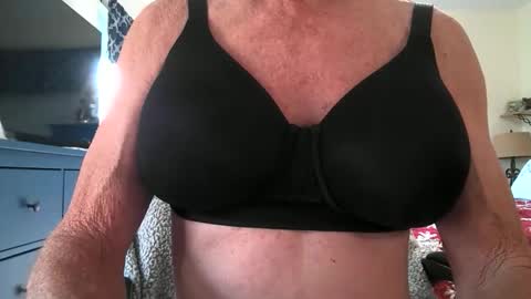 Snapshot of robert45556 chatting on December 2025 06:59:02 PM robert online show from December 2025 06:59:02 PM