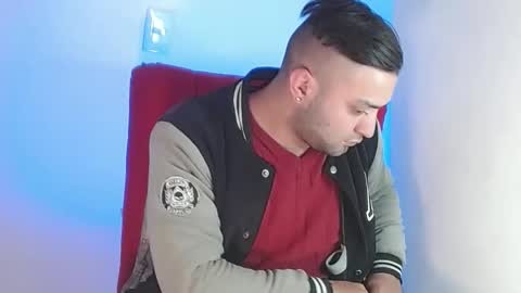 Snapshot of robert_leroy chatting on February 2025 04:37:01 AM Stiven - online show from February 2025 04:37:01 AM