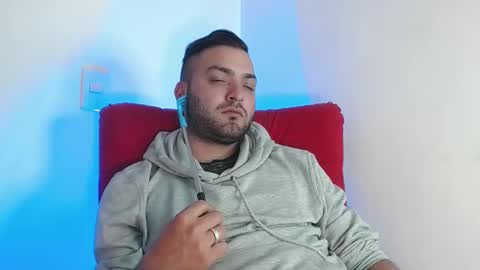 Snapshot of robert_leroy chatting on February 2025 08:55:01 AM Stiven - online show from February 2025 08:55:01 AM