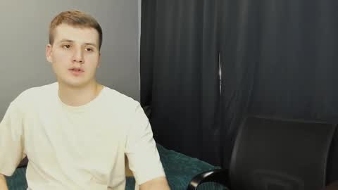 Snapshot of robert_lisa chatting on February 2025 04:58:01 AM Lisa and Robert i am online all days 900 am GMT3 online show from February 2025 04:58:01 AM