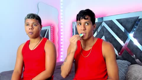 Robert Miller And Mael Thompson  online show from December 2024 05:22:02 PM