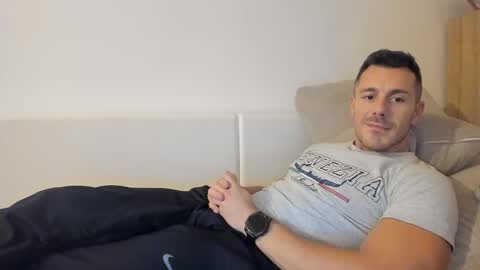 Snapshot of roberto4ever chatting on February 2026 06:04:02 PM roberto4ever online show from February 2026 06:04:02 PM