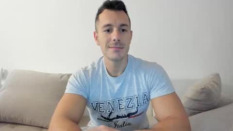 Snapshot of roberto4ever chatting on February 2026 06:03:02 AM roberto4ever online show from February 2026 06:03:02 AM